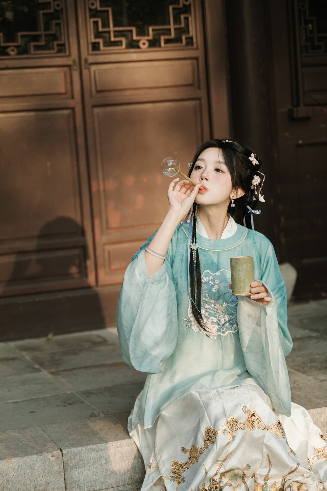 YiTuYu艺图语 Vol.10429 Ao Te You Dian Man (36P)