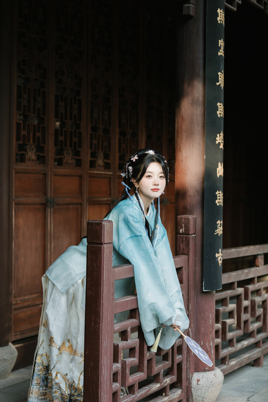 YiTuYu艺图语 Vol.10429 Ao Te You Dian Man (36P)
