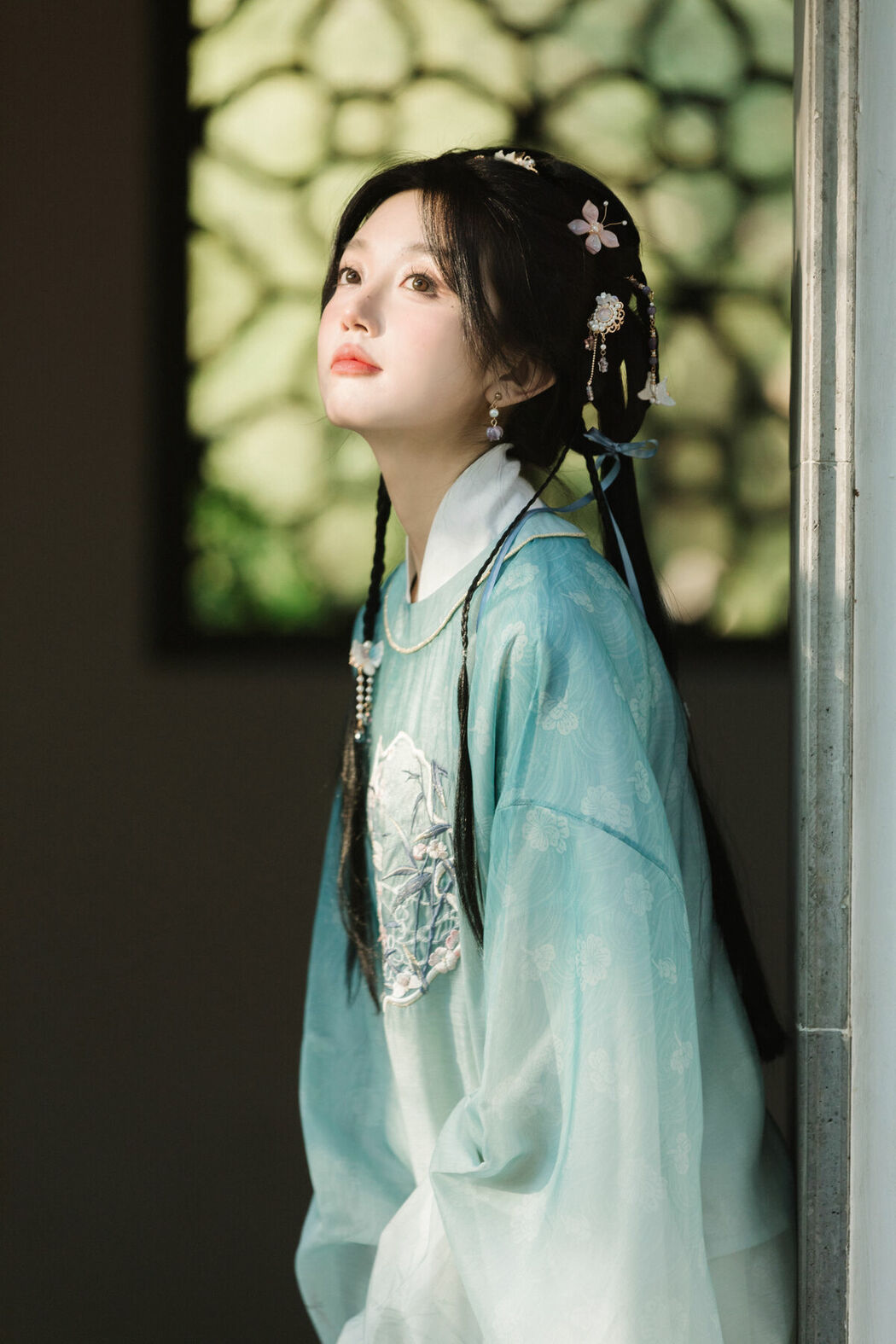 YiTuYu艺图语 Vol.10429 Ao Te You Dian Man (36P)