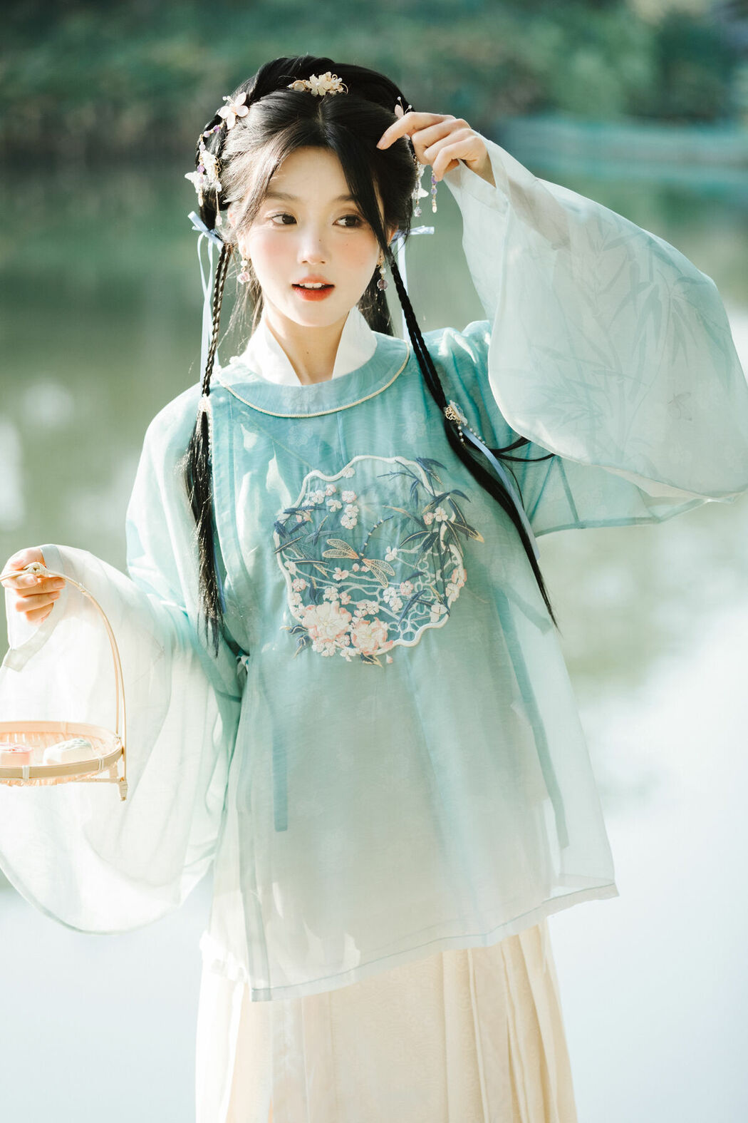 YiTuYu艺图语 Vol.10429 Ao Te You Dian Man (36P)