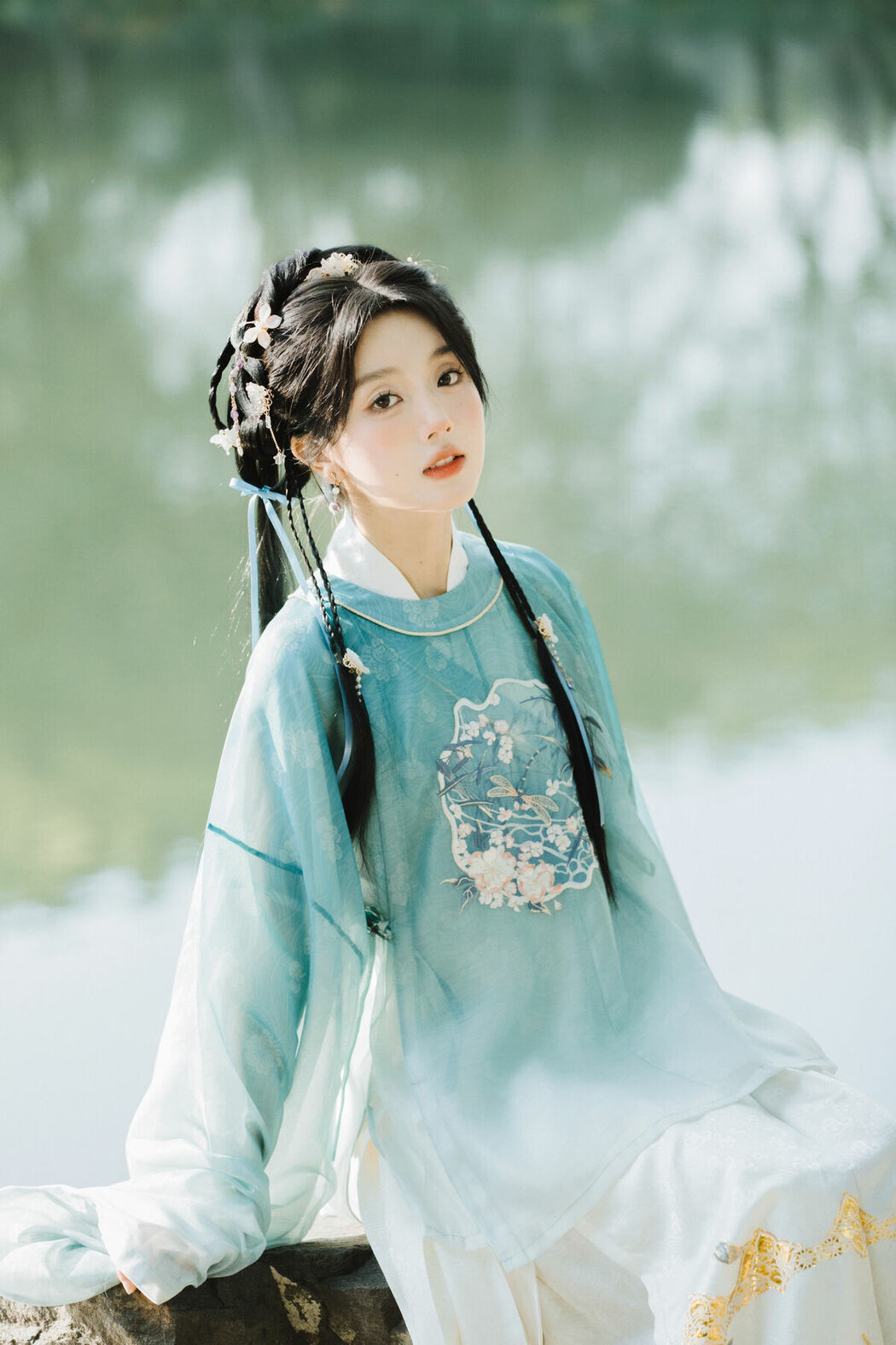 YiTuYu艺图语 Vol.10429 Ao Te You Dian Man (36P)