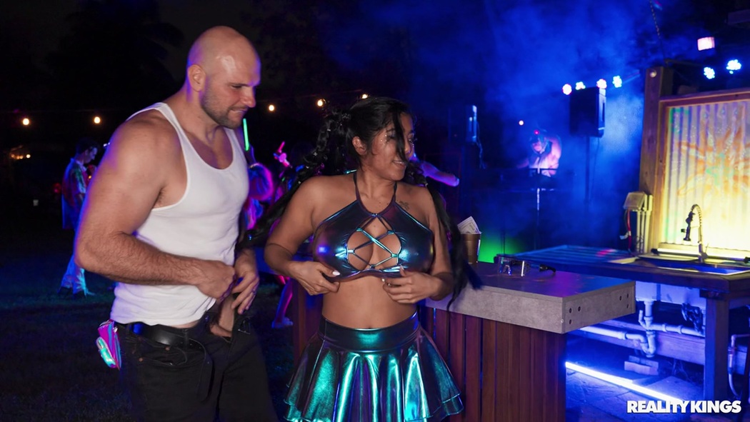 Diabella Eclair Dances Wild On Boat As Sunset Sets The Stage For Rave Adventures!