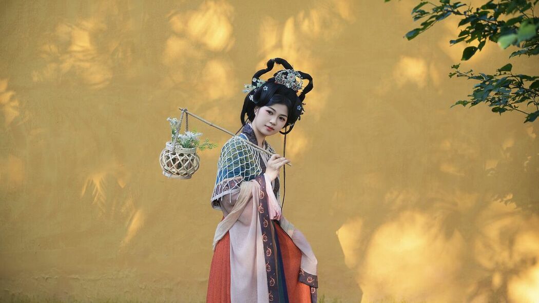 YiTuYu艺图语 Vol.10443 Qi Fu Fan Li De Mi Li (19P)