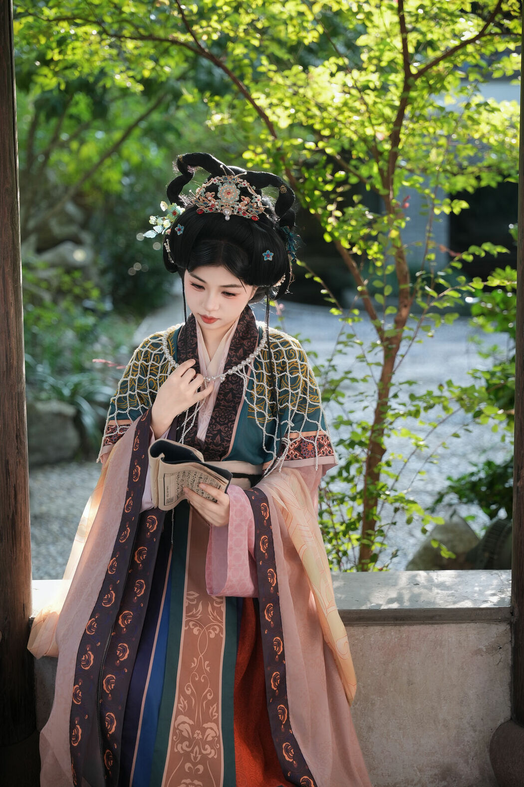 YiTuYu艺图语 Vol.10443 Qi Fu Fan Li De Mi Li (19P)