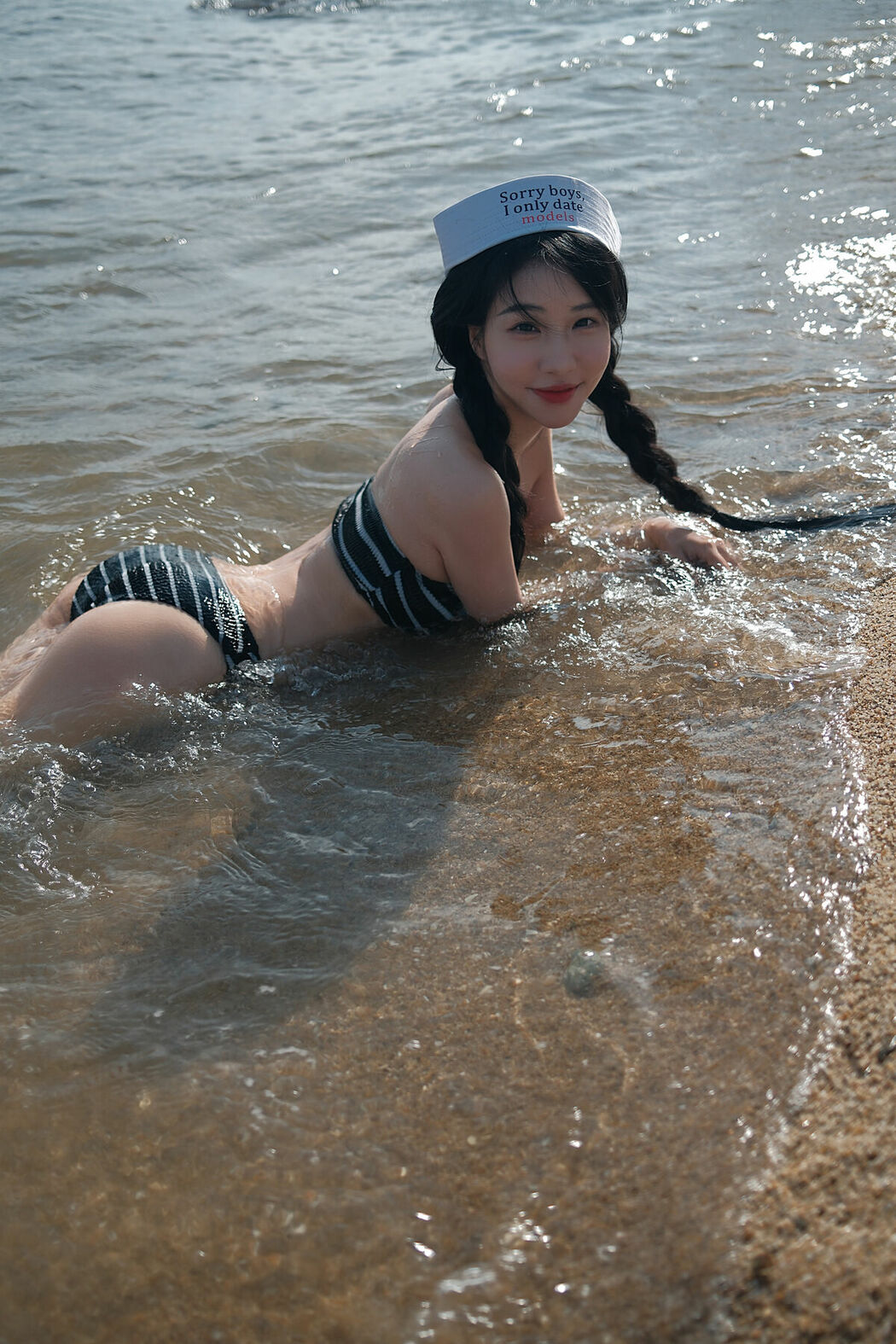 YiTuYu艺图语 Vol.10442 Ye Sheng Mo Te Yuan Zi (10P)