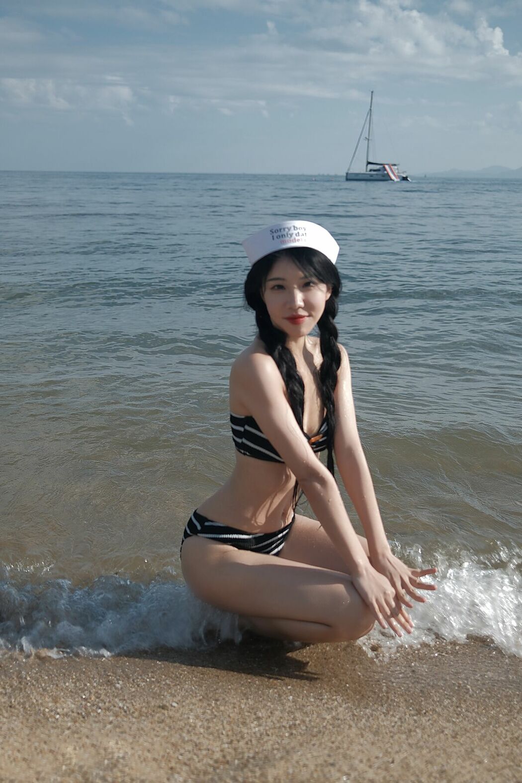 YiTuYu艺图语 Vol.10442 Ye Sheng Mo Te Yuan Zi (10P)