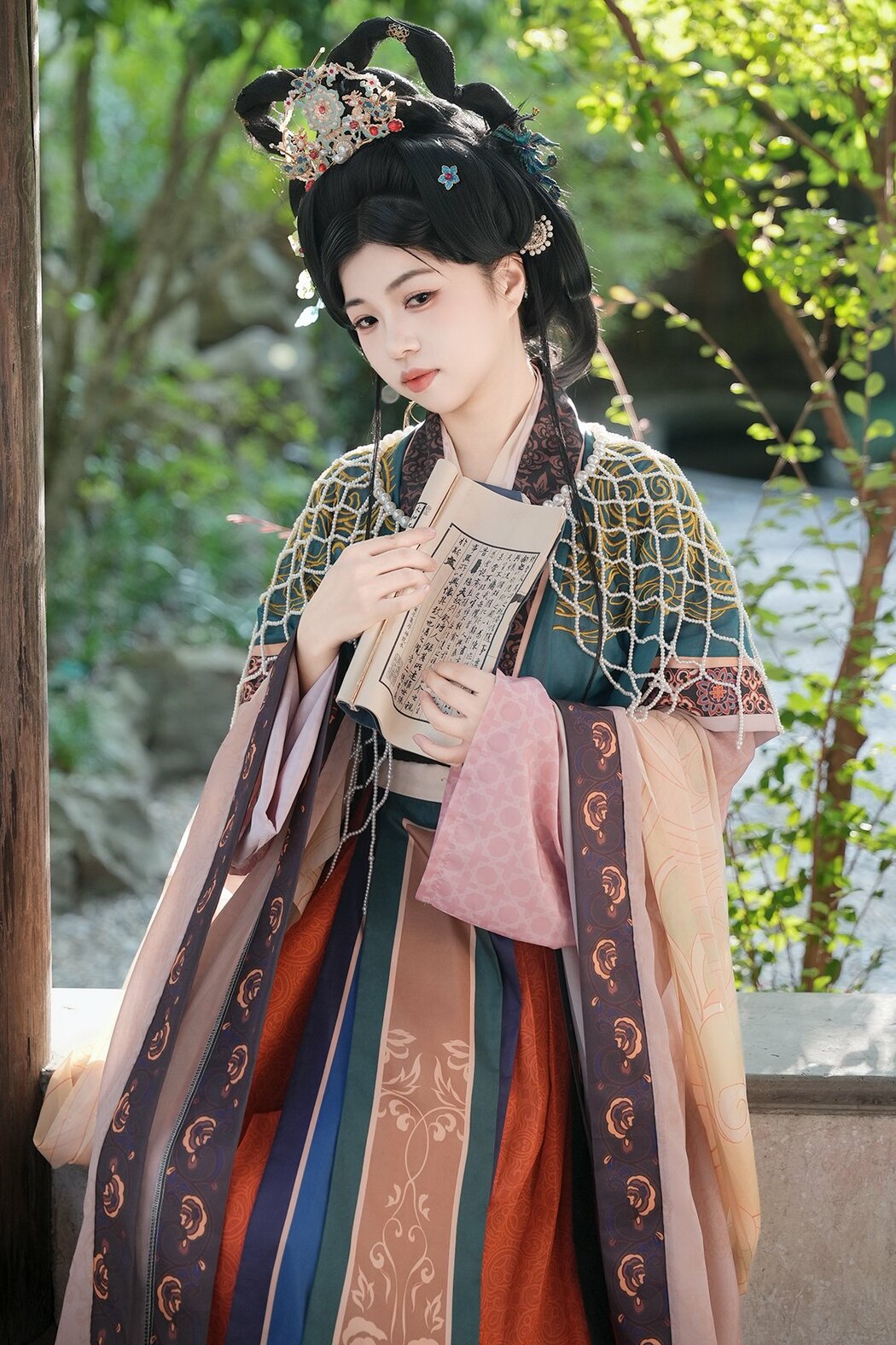 YiTuYu艺图语 Vol.10443 Qi Fu Fan Li De Mi Li (19P) Cover Photo