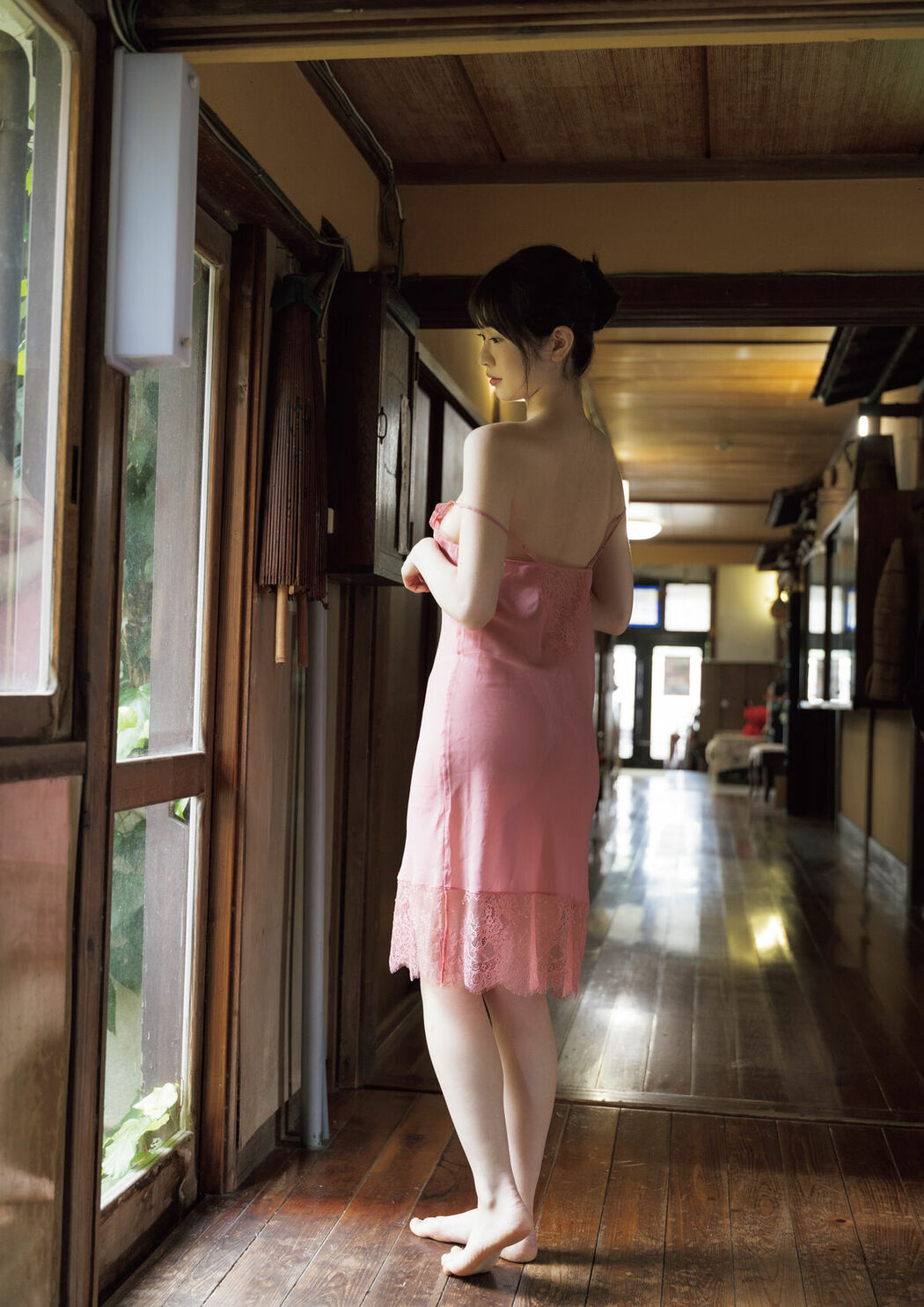 JP Emika Shirakami 白上咲花 – 写真集 Blooming (87P)