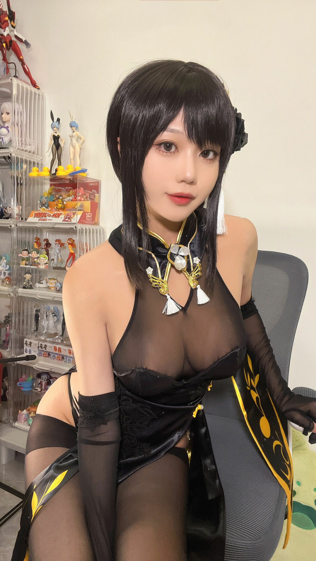 Coser@无影喵喵Ghost – 镇海黑旗袍 Part01 (67P – 4V)