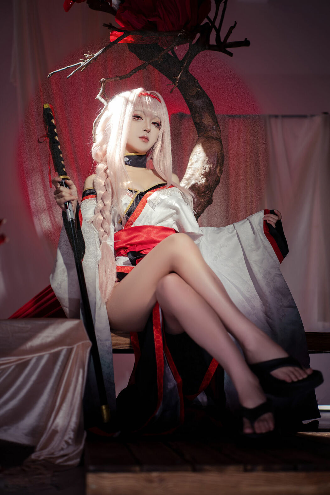 Coser@矢量鱼 – Nikke胜利女神-暗莲 (31P)