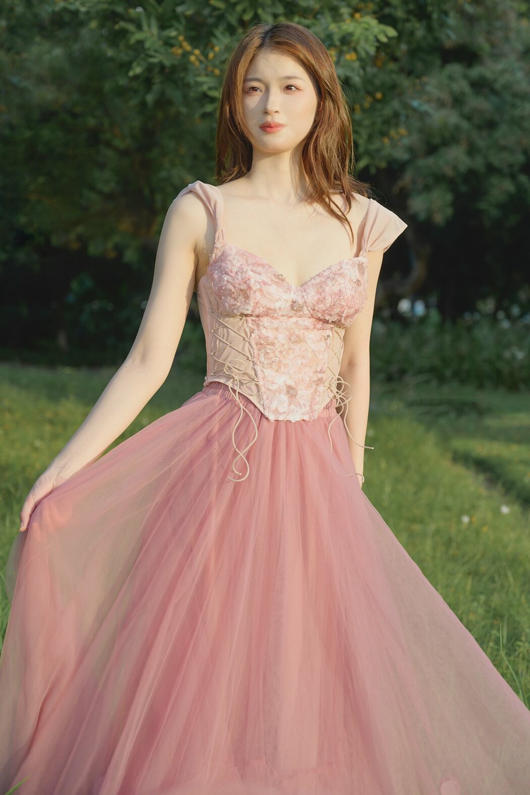 YiTuYu艺图语 Vol.10467 Mei Li De Guang (16P) Cover Photo