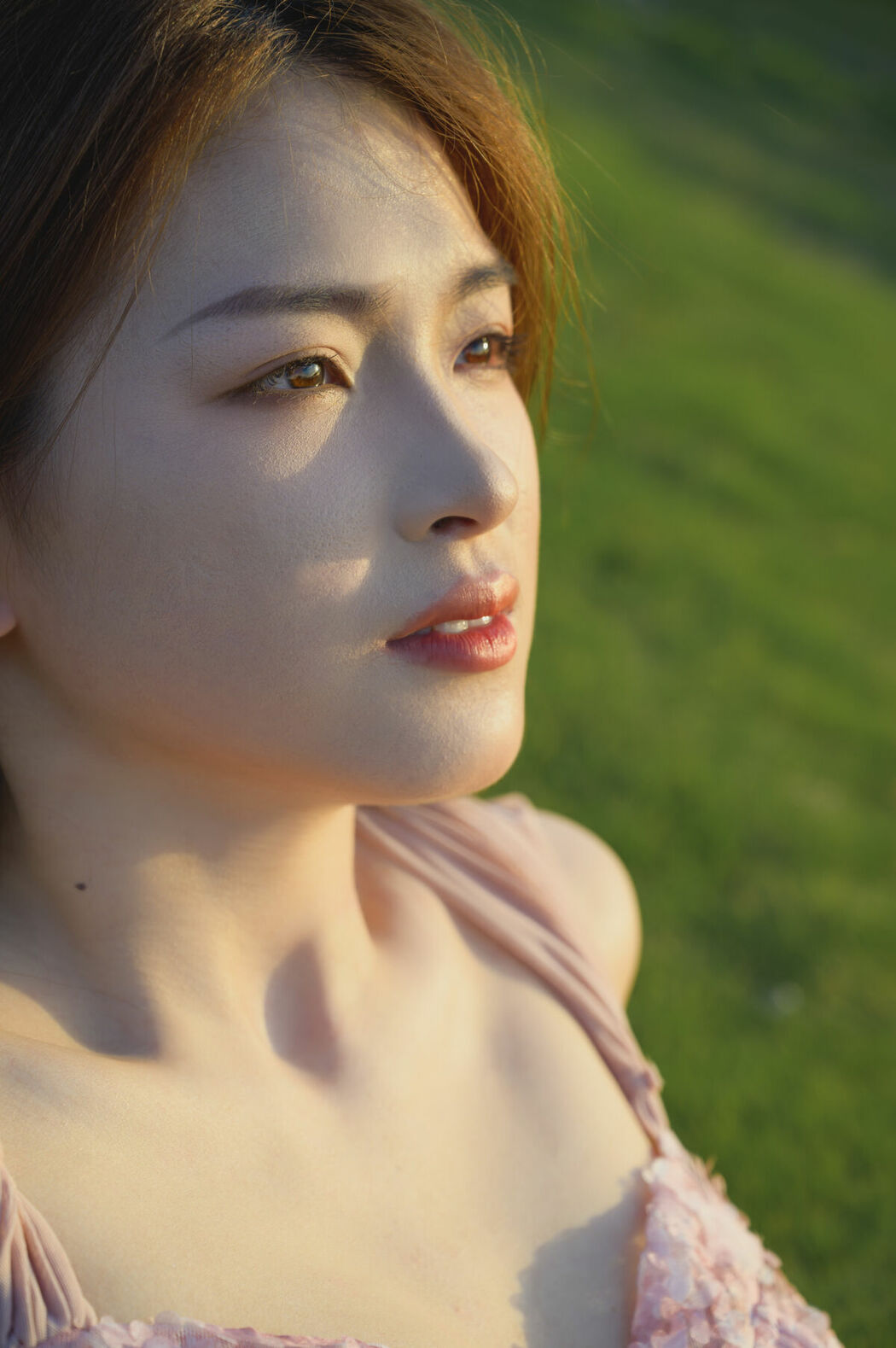 YiTuYu艺图语 Vol.10467 Mei Li De Guang (16P)