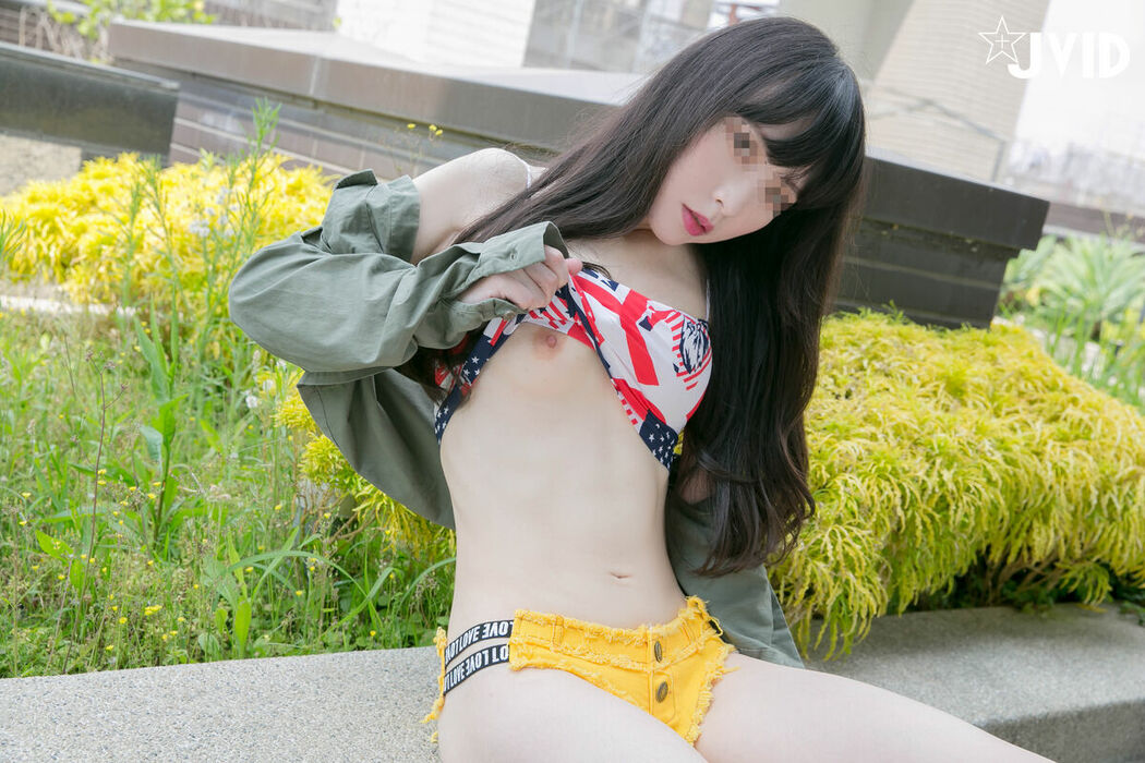 Li Xiang 梨香 – 尾行団地少女露出行為 逆誘變態跟蹤狂回家 Part01 (72P – 1V)