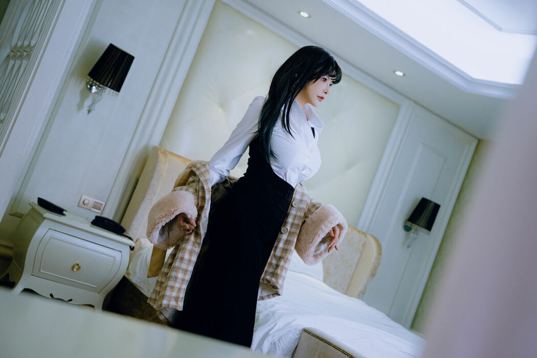 Coser@秋和柯基 – 触手 Part01 (53P)