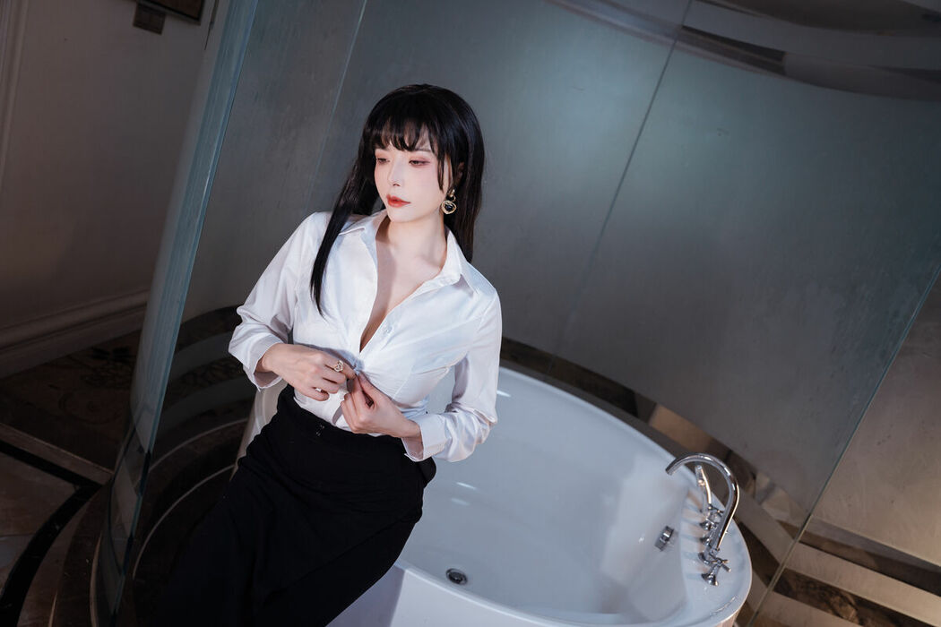 Coser@秋和柯基 – 触手 Part01 (53P)