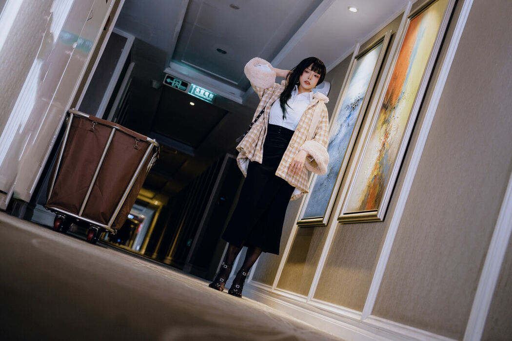 Coser@秋和柯基 – 触手 Part01 (53P)