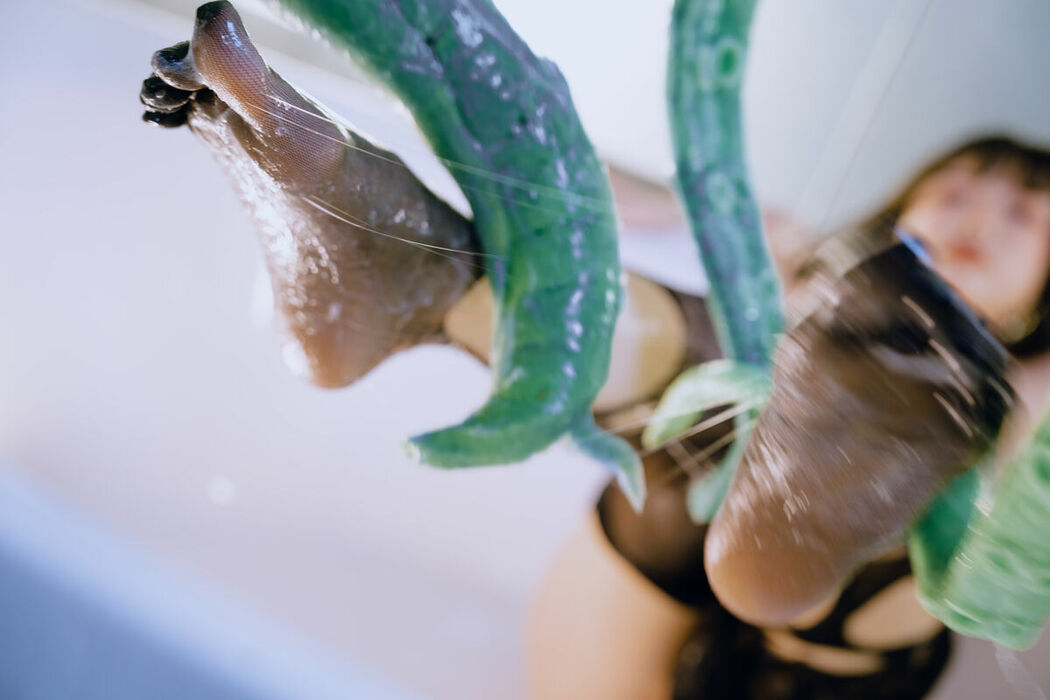 Coser@秋和柯基 – 触手 Part01 (53P)