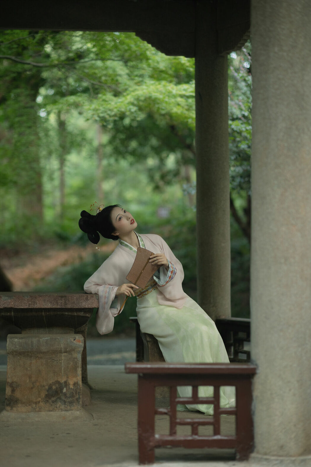 YiTuYu艺图语 Vol.10483 Qi E Rong Rong (51P)