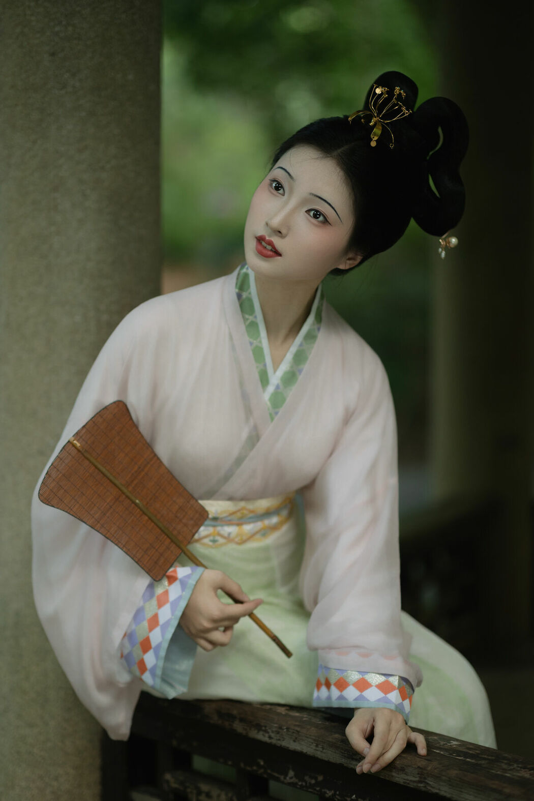 YiTuYu艺图语 Vol.10483 Qi E Rong Rong (51P)