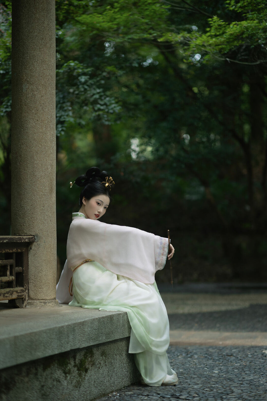 YiTuYu艺图语 Vol.10483 Qi E Rong Rong (51P)
