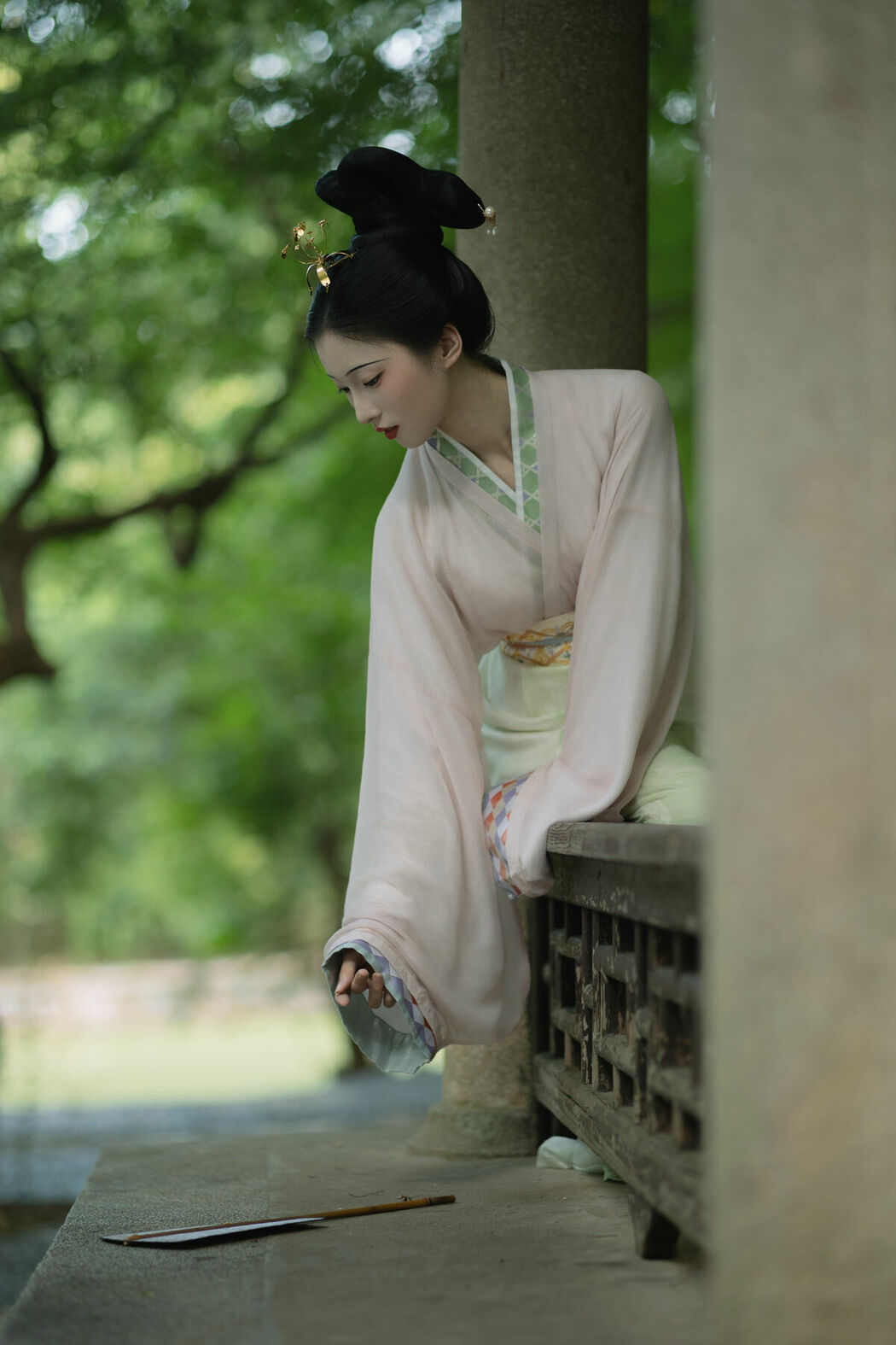 YiTuYu艺图语 Vol.10483 Qi E Rong Rong (51P)