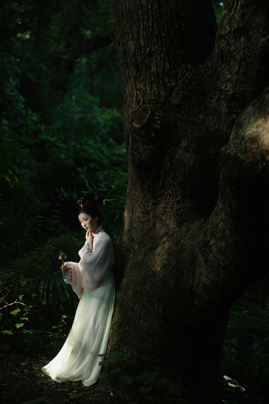 YiTuYu艺图语 Vol.10483 Qi E Rong Rong (51P)
