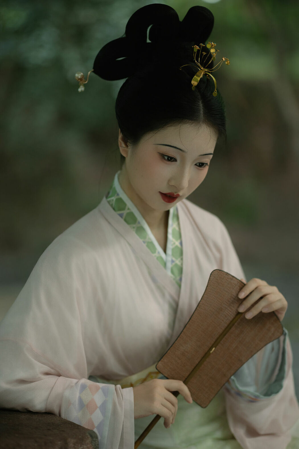 YiTuYu艺图语 Vol.10483 Qi E Rong Rong (51P)
