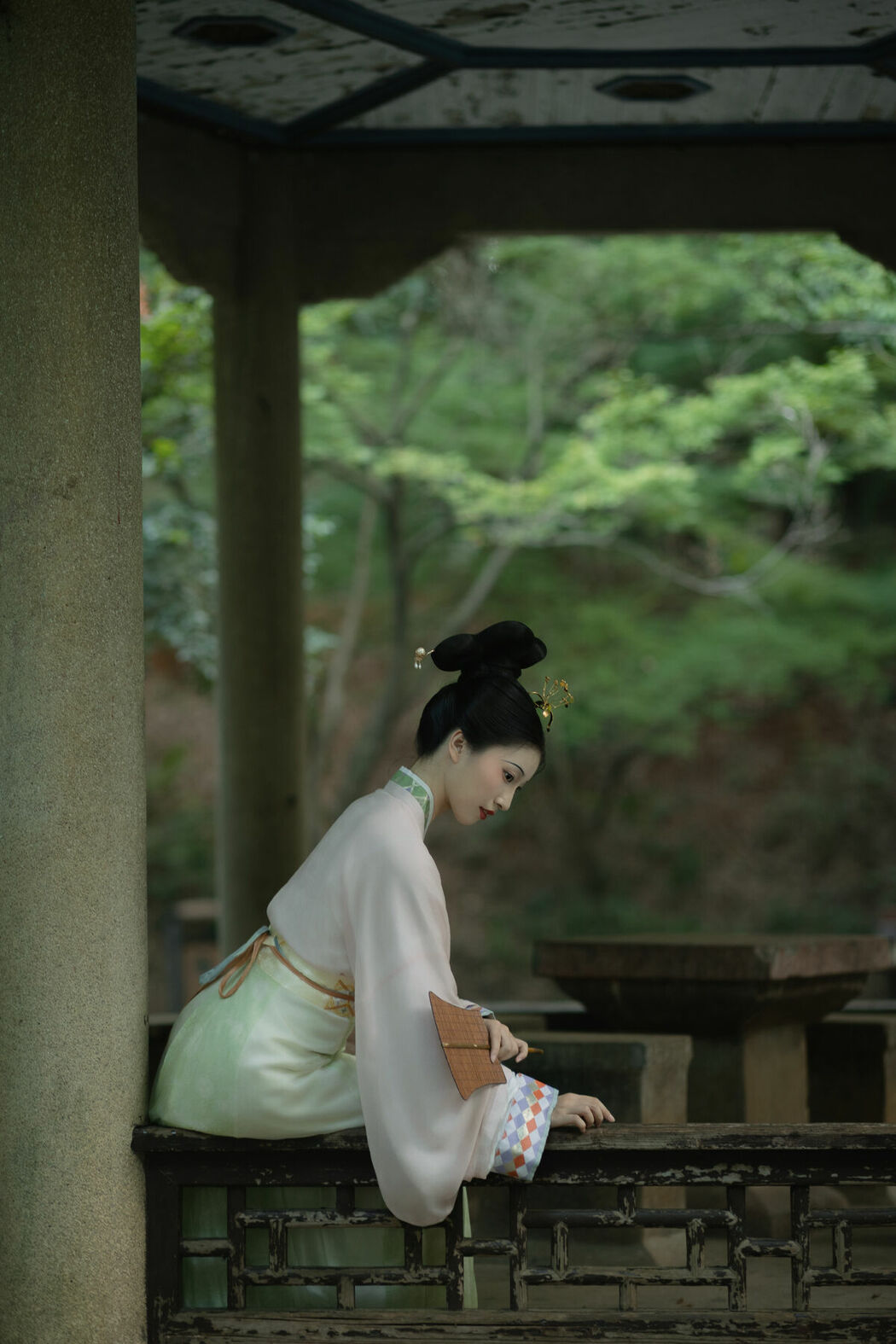 YiTuYu艺图语 Vol.10483 Qi E Rong Rong (51P)