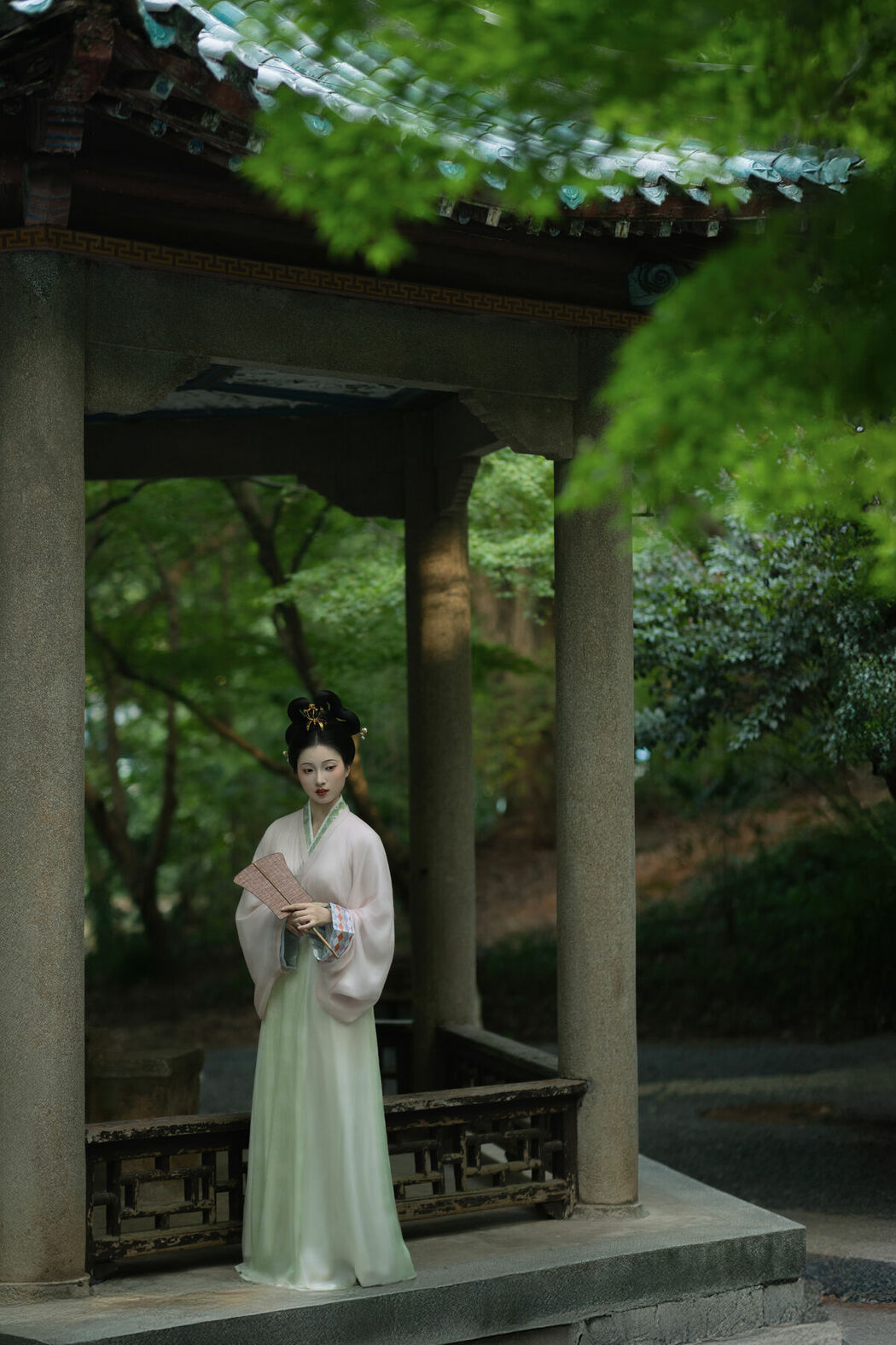 YiTuYu艺图语 Vol.10483 Qi E Rong Rong (51P)