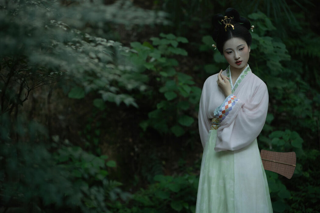 YiTuYu艺图语 Vol.10483 Qi E Rong Rong (51P)