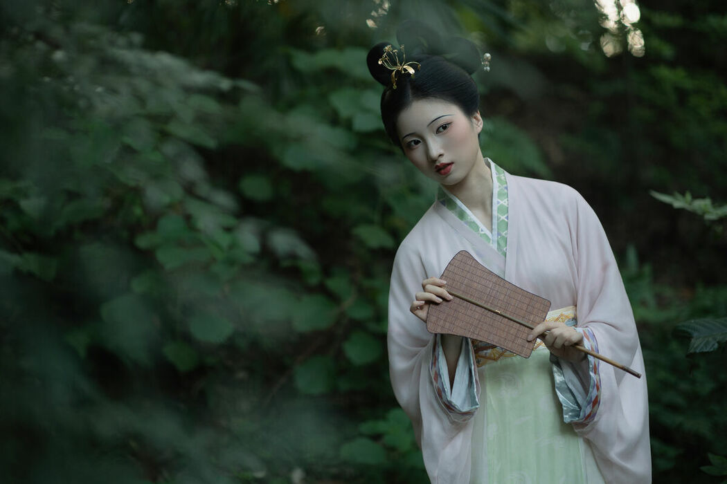 YiTuYu艺图语 Vol.10483 Qi E Rong Rong (51P)