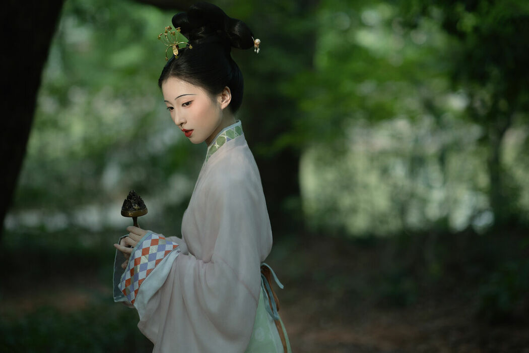 YiTuYu艺图语 Vol.10483 Qi E Rong Rong (51P)