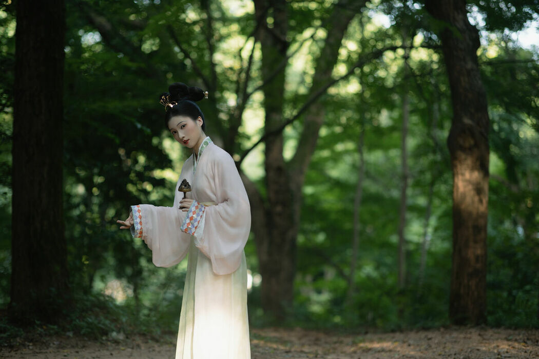 YiTuYu艺图语 Vol.10483 Qi E Rong Rong (51P)