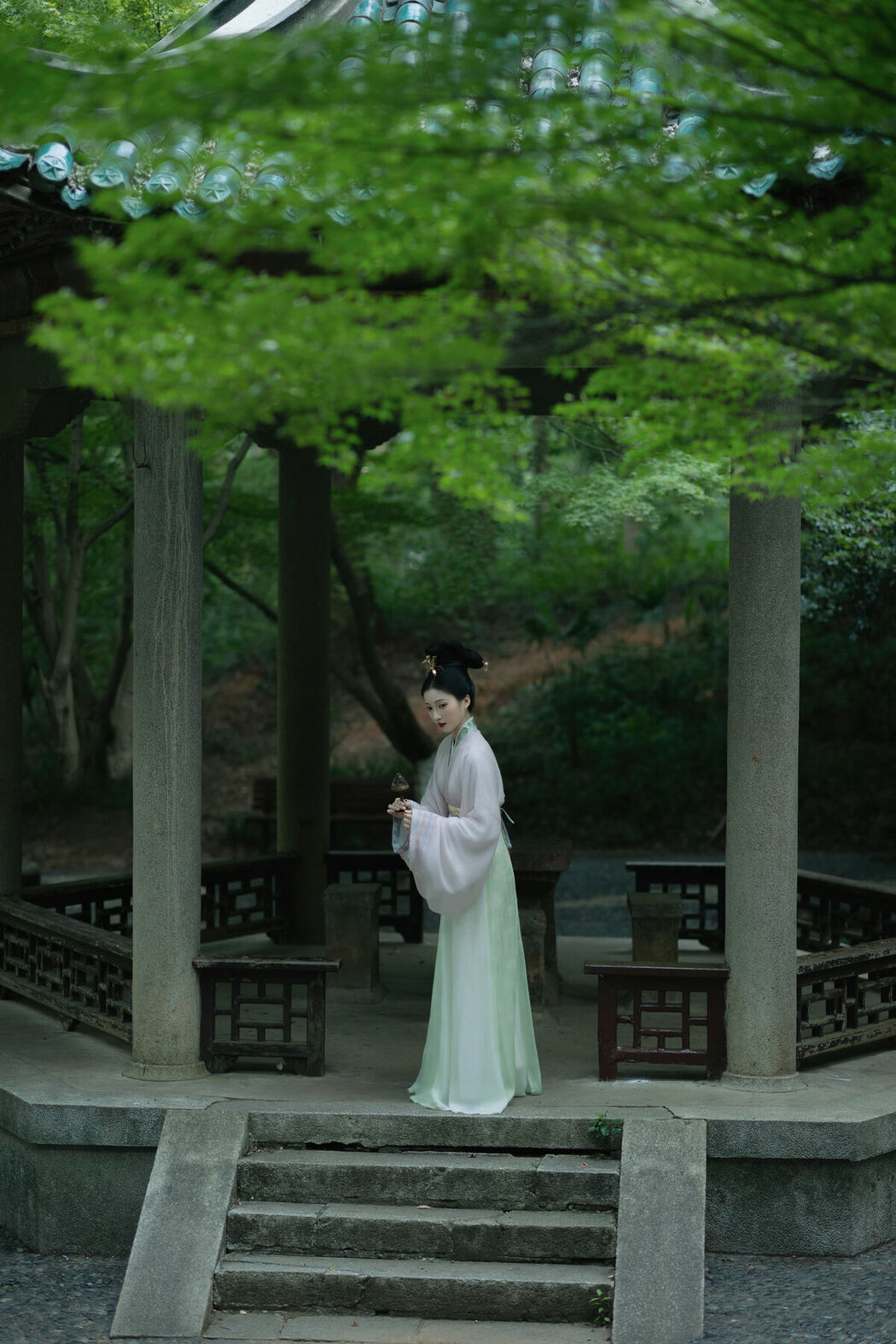 YiTuYu艺图语 Vol.10483 Qi E Rong Rong (51P)