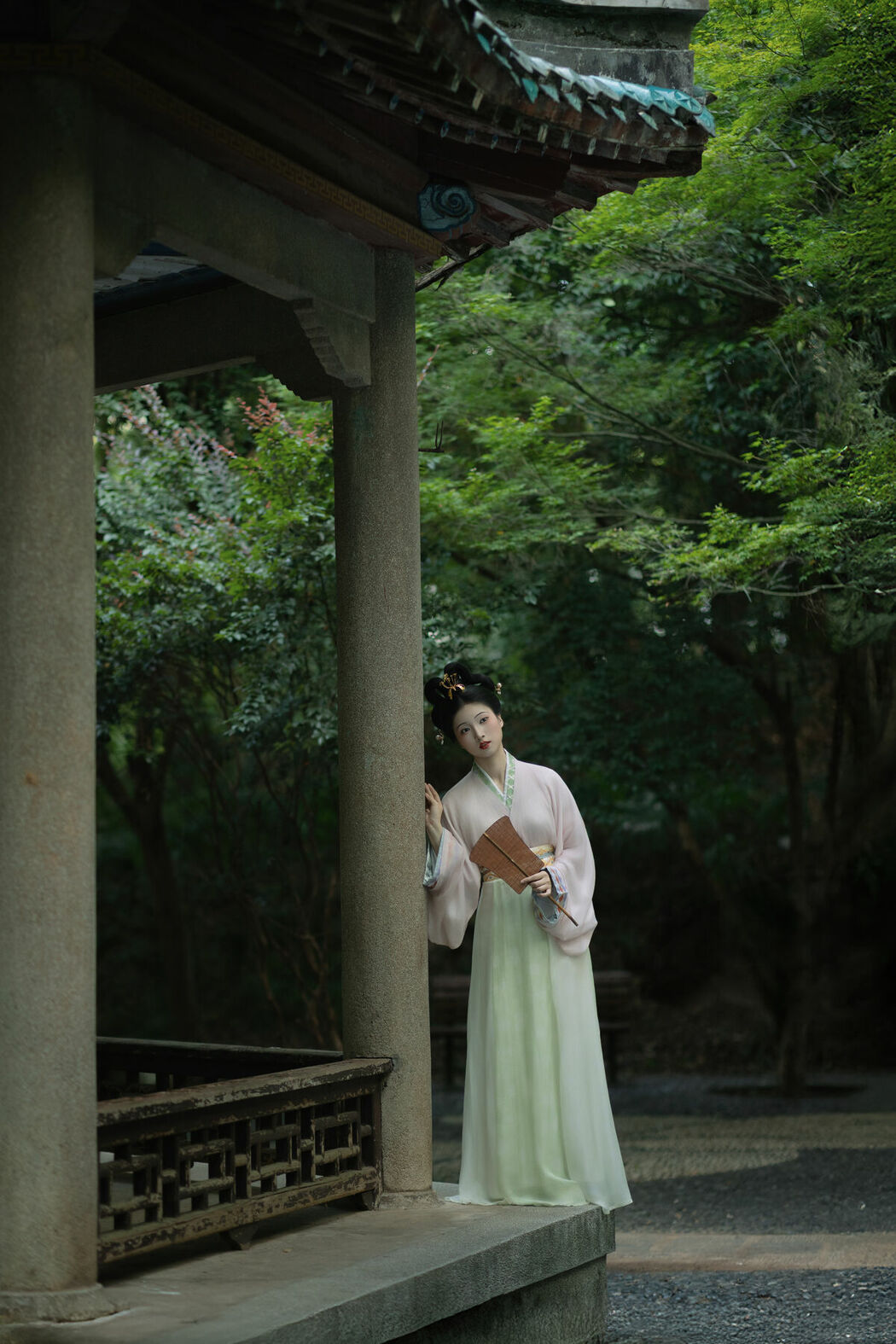 YiTuYu艺图语 Vol.10483 Qi E Rong Rong (51P)