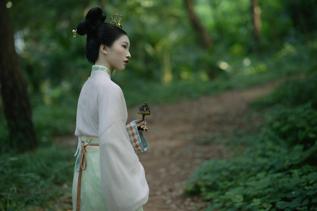 YiTuYu艺图语 Vol.10483 Qi E Rong Rong (51P)