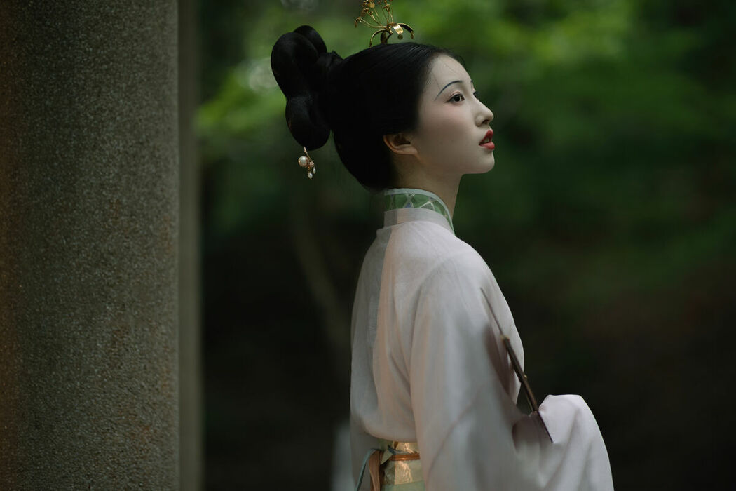 YiTuYu艺图语 Vol.10483 Qi E Rong Rong (51P)