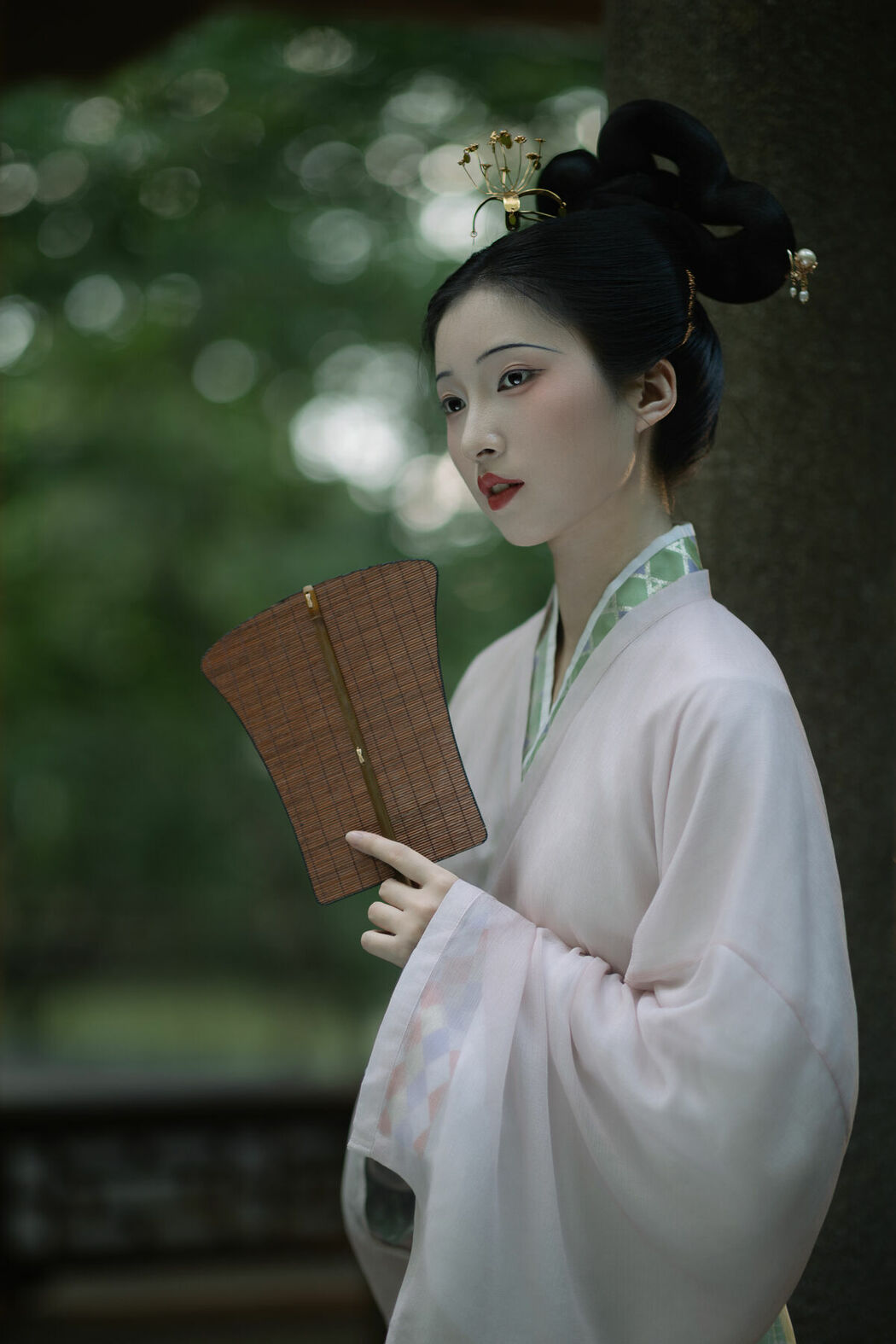 YiTuYu艺图语 Vol.10483 Qi E Rong Rong (51P)