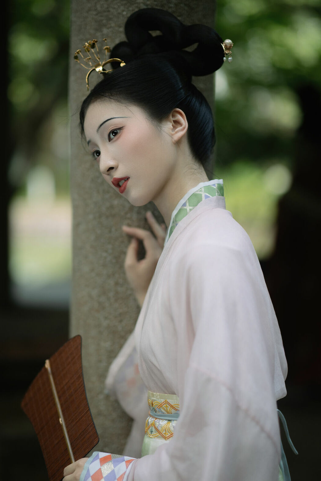 YiTuYu艺图语 Vol.10483 Qi E Rong Rong (51P)