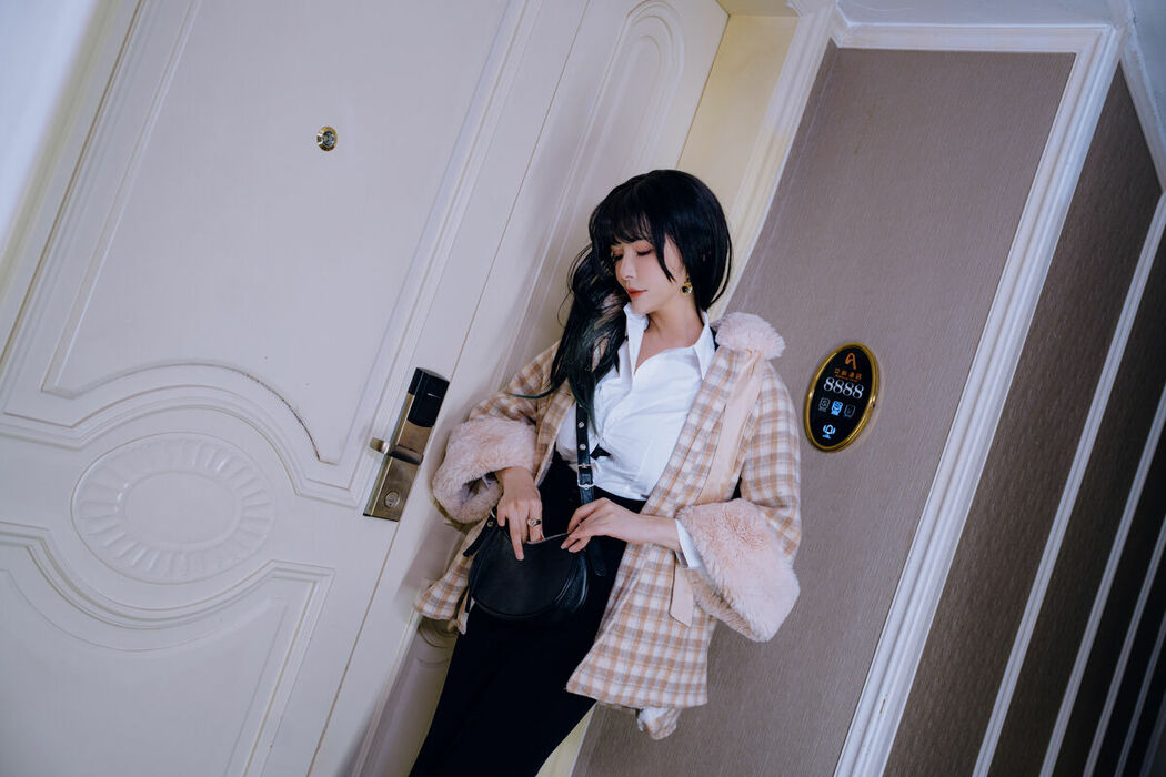 Coser@秋和柯基 – 触手 Part03 (52P)