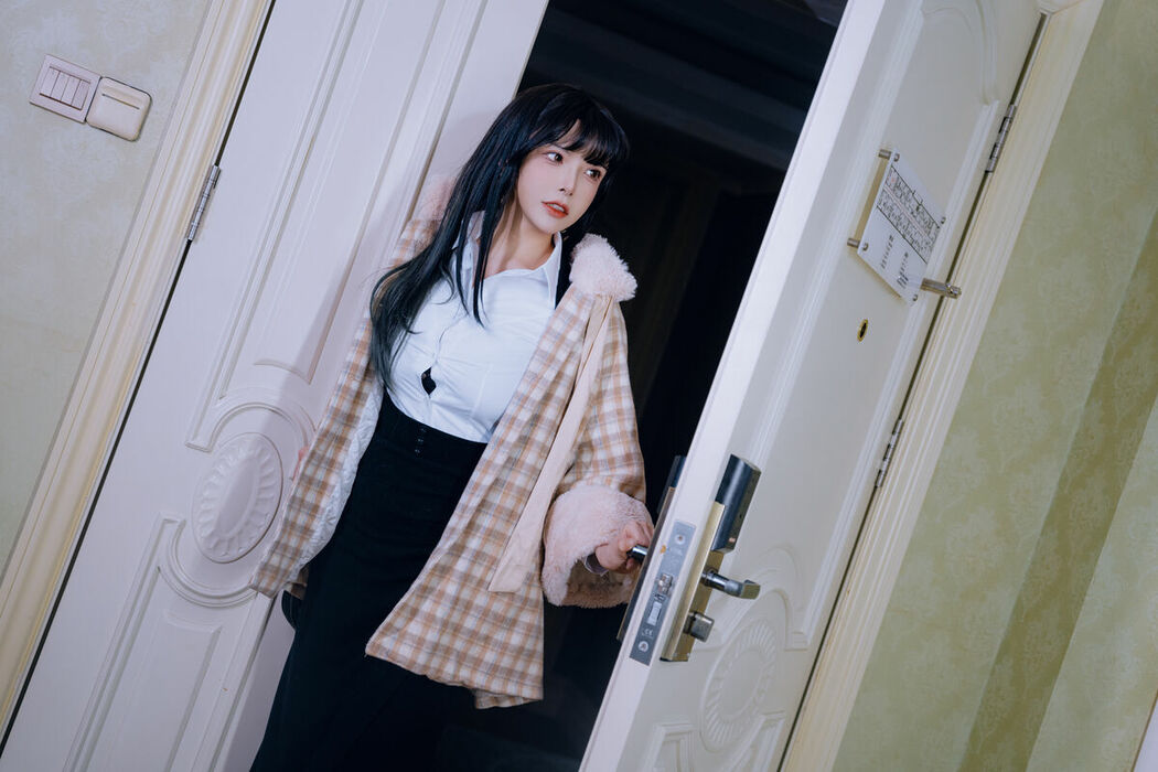 Coser@秋和柯基 – 触手 Part03 (52P)