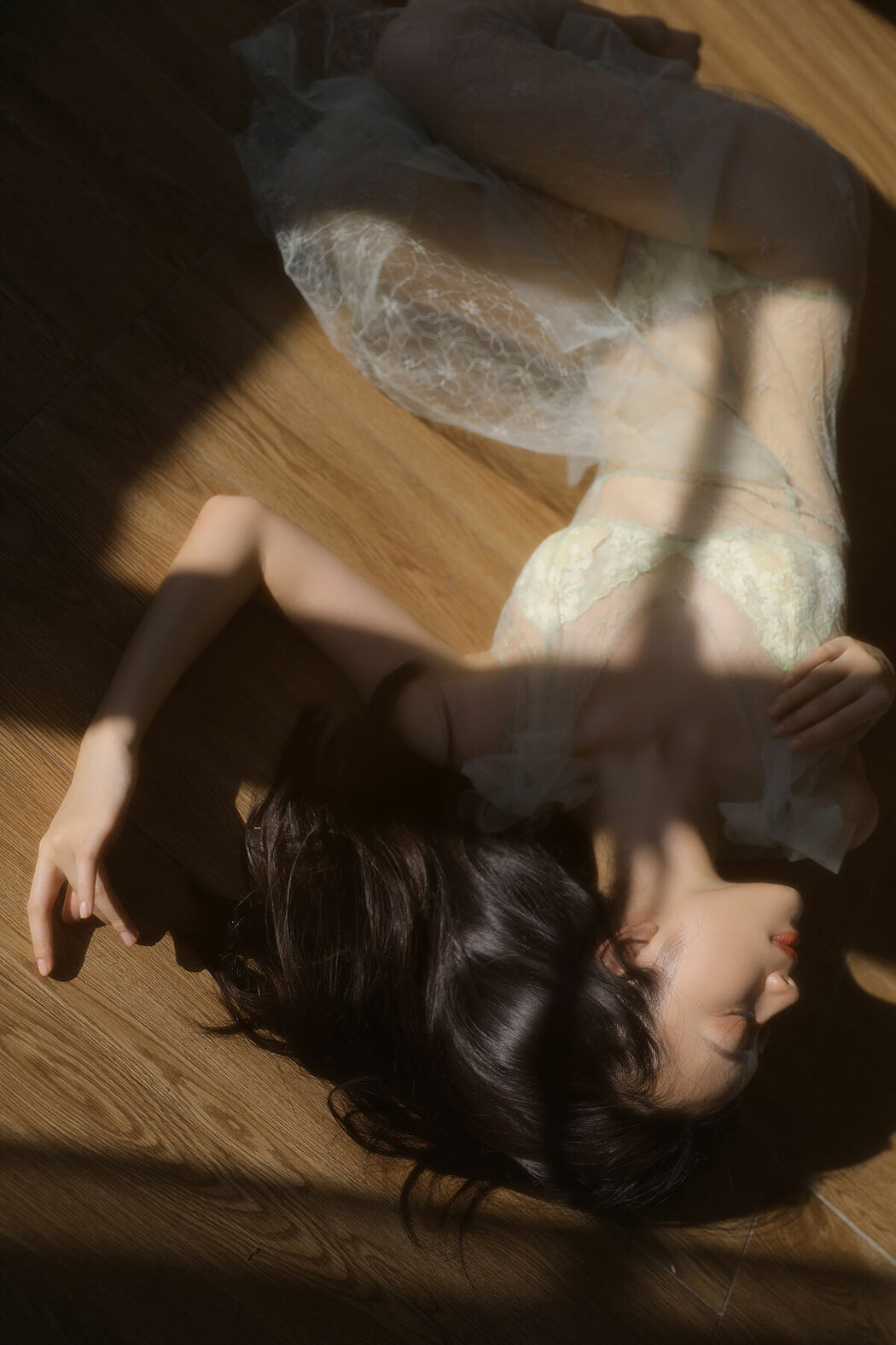 YiTuYu艺图语 Vol.10491 Liu Liu (10P)