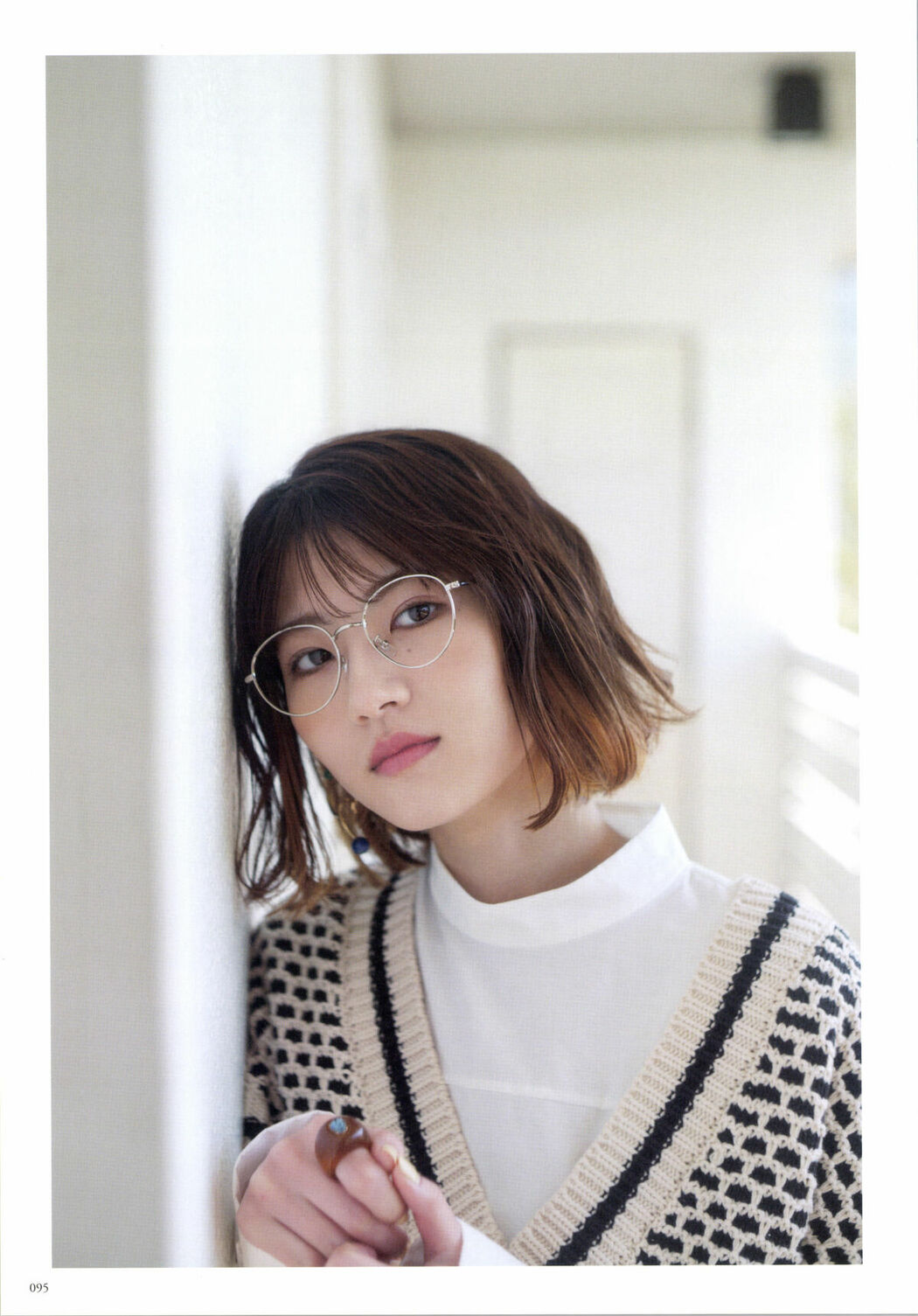 JP Yumi Wakatsuki 若月佑美 – 履きなれない靴を履き潰すまで Part02 (62P)