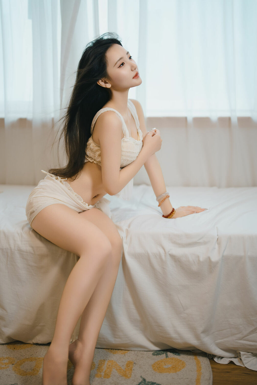 YiTuYu艺图语 Vol.10516 oyee (34P)