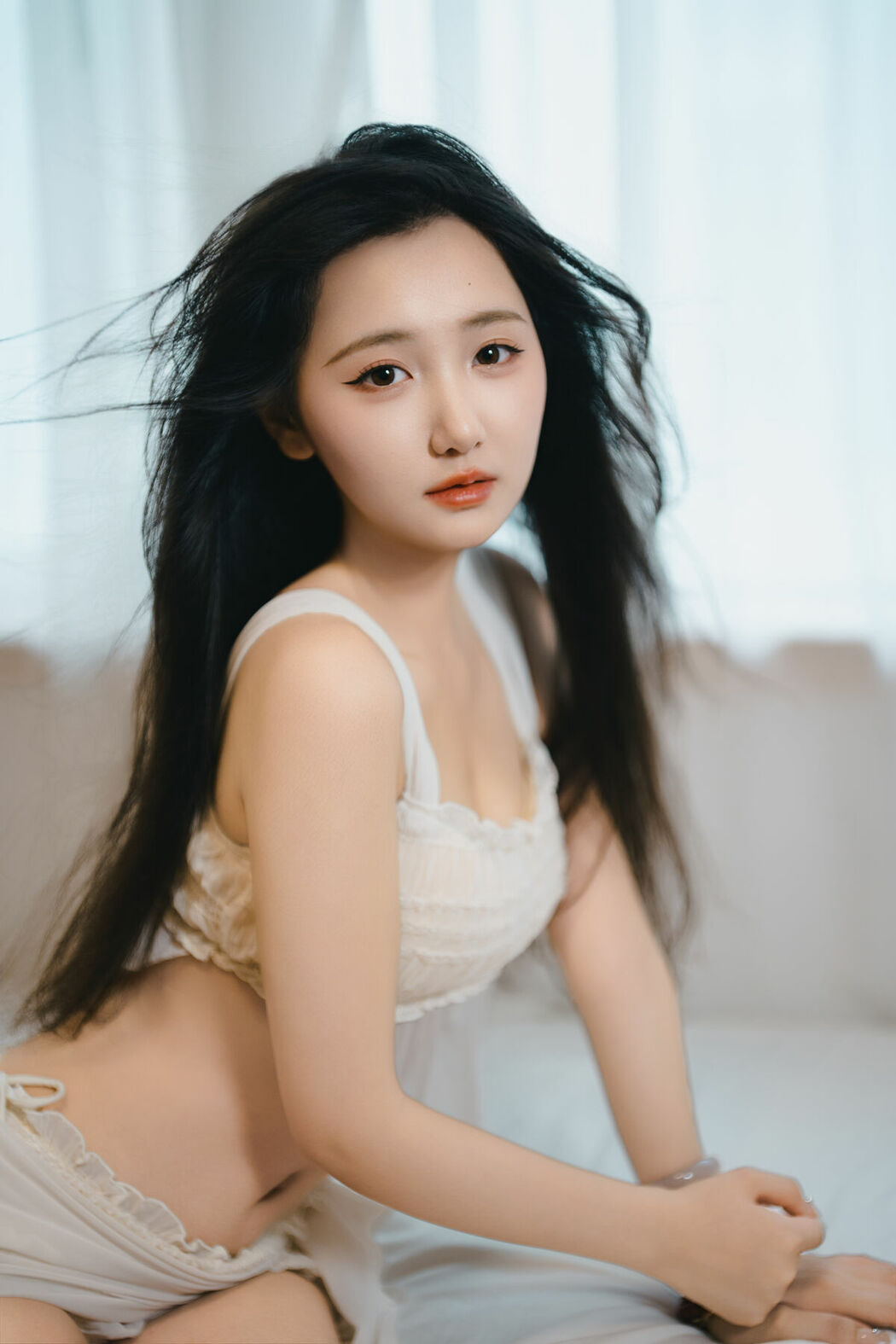 YiTuYu艺图语 Vol.10516 oyee (34P)