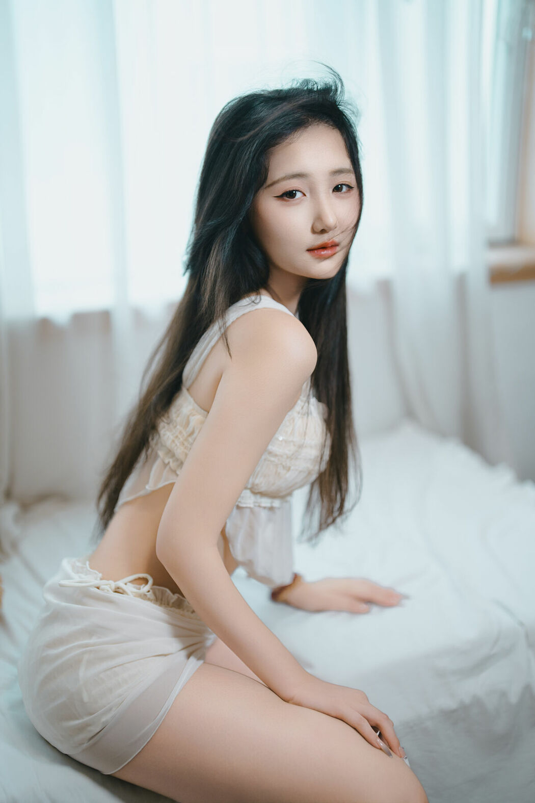 YiTuYu艺图语 Vol.10516 oyee (34P)