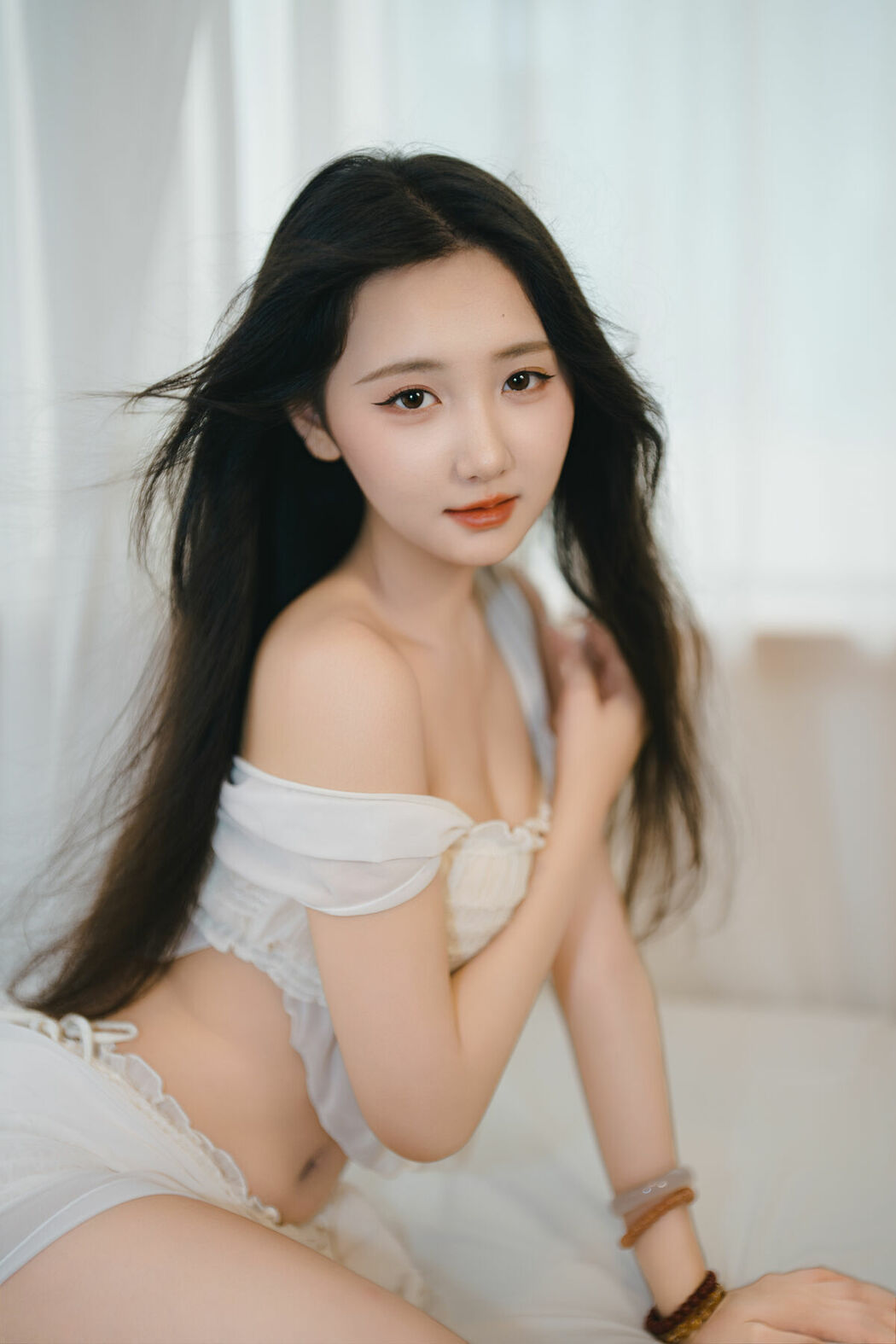 YiTuYu艺图语 Vol.10516 oyee (34P)