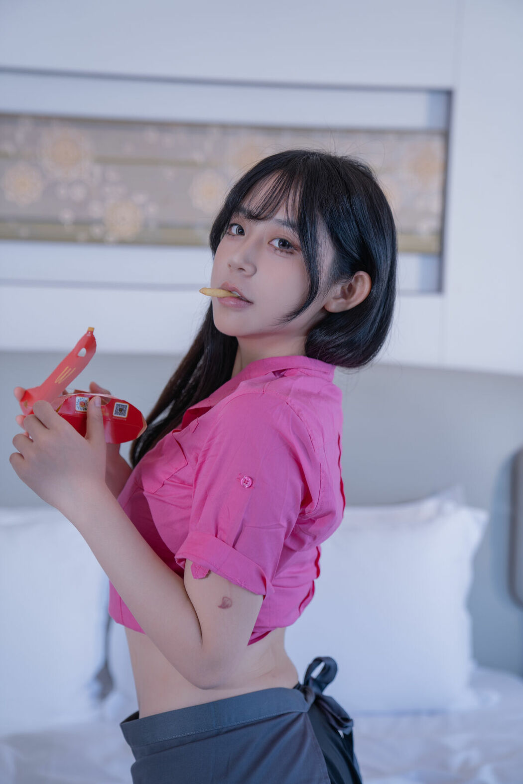 YiTuYu艺图语 Vol.10518 Yi Yuan Tong Xue Jodie (46P)