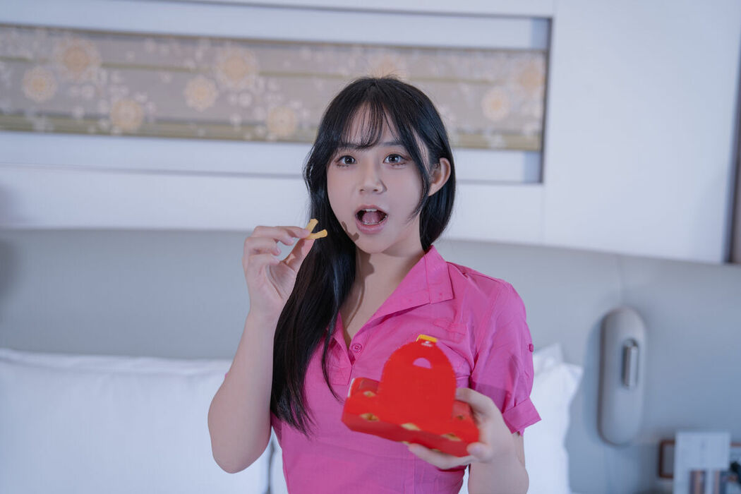 YiTuYu艺图语 Vol.10518 Yi Yuan Tong Xue Jodie (46P)