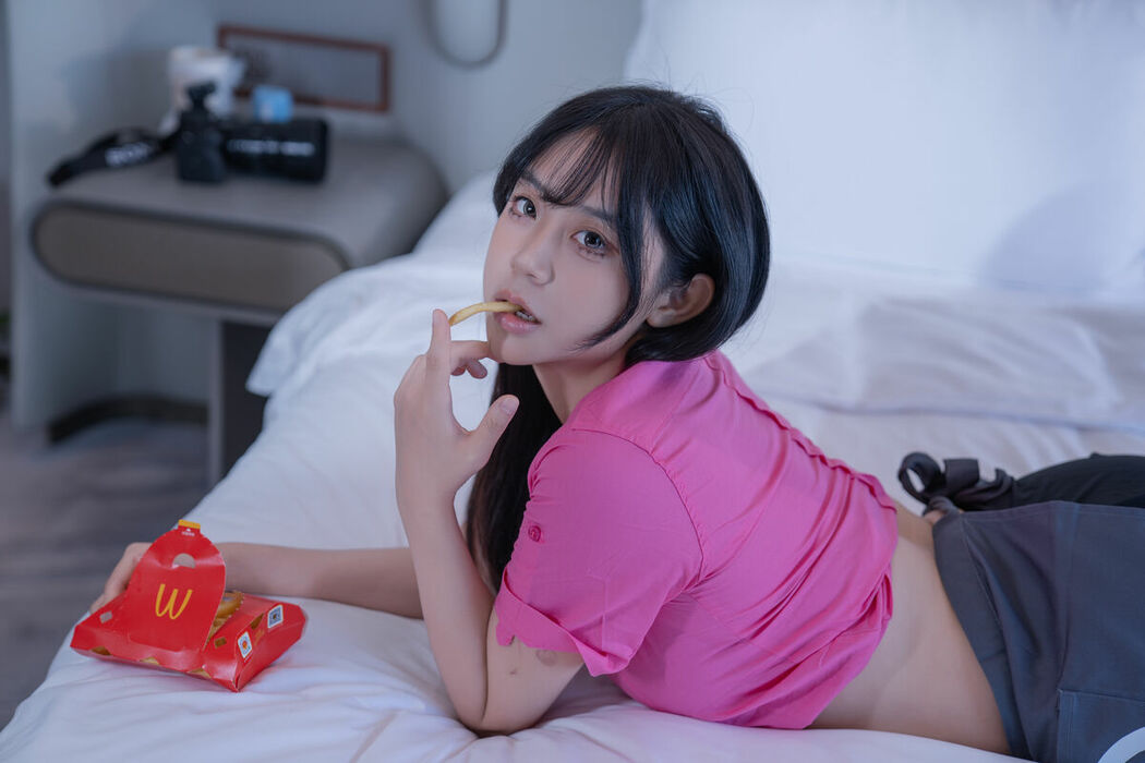 YiTuYu艺图语 Vol.10518 Yi Yuan Tong Xue Jodie (46P)
